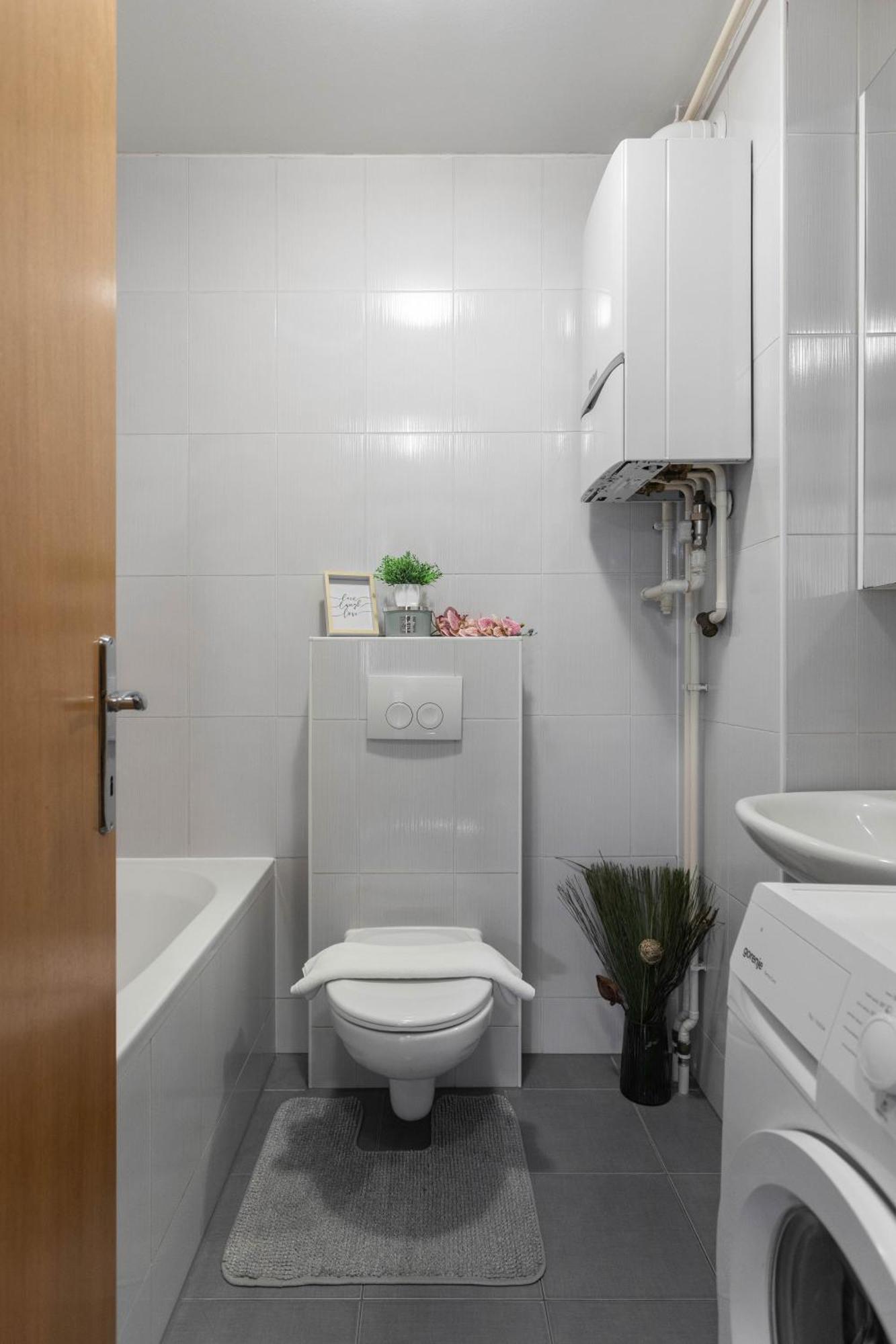 Sunny 1Bdr With Balcony & Parking Appartement Zagreb Buitenkant foto