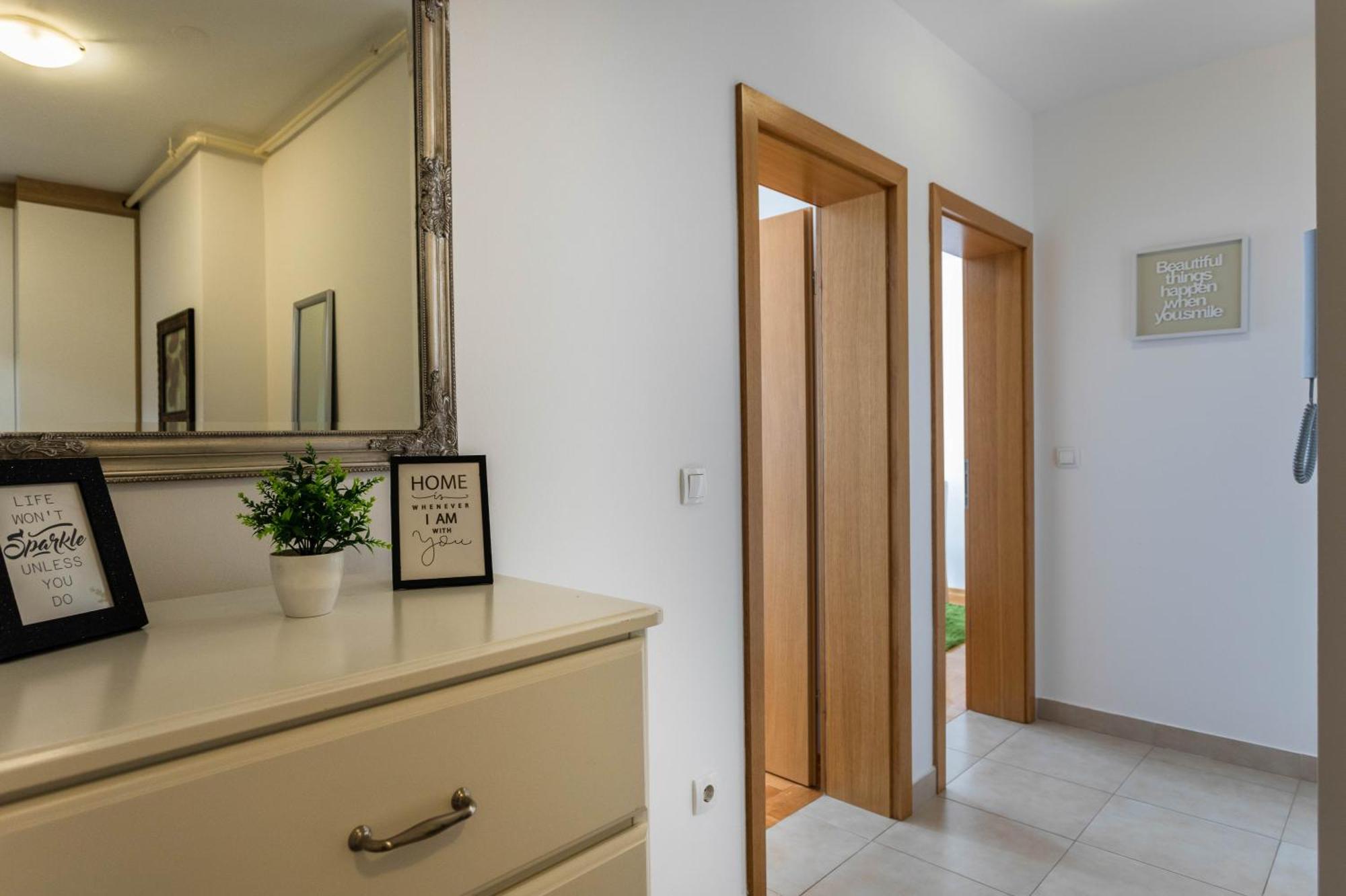 Sunny 1Bdr With Balcony & Parking Appartement Zagreb Buitenkant foto