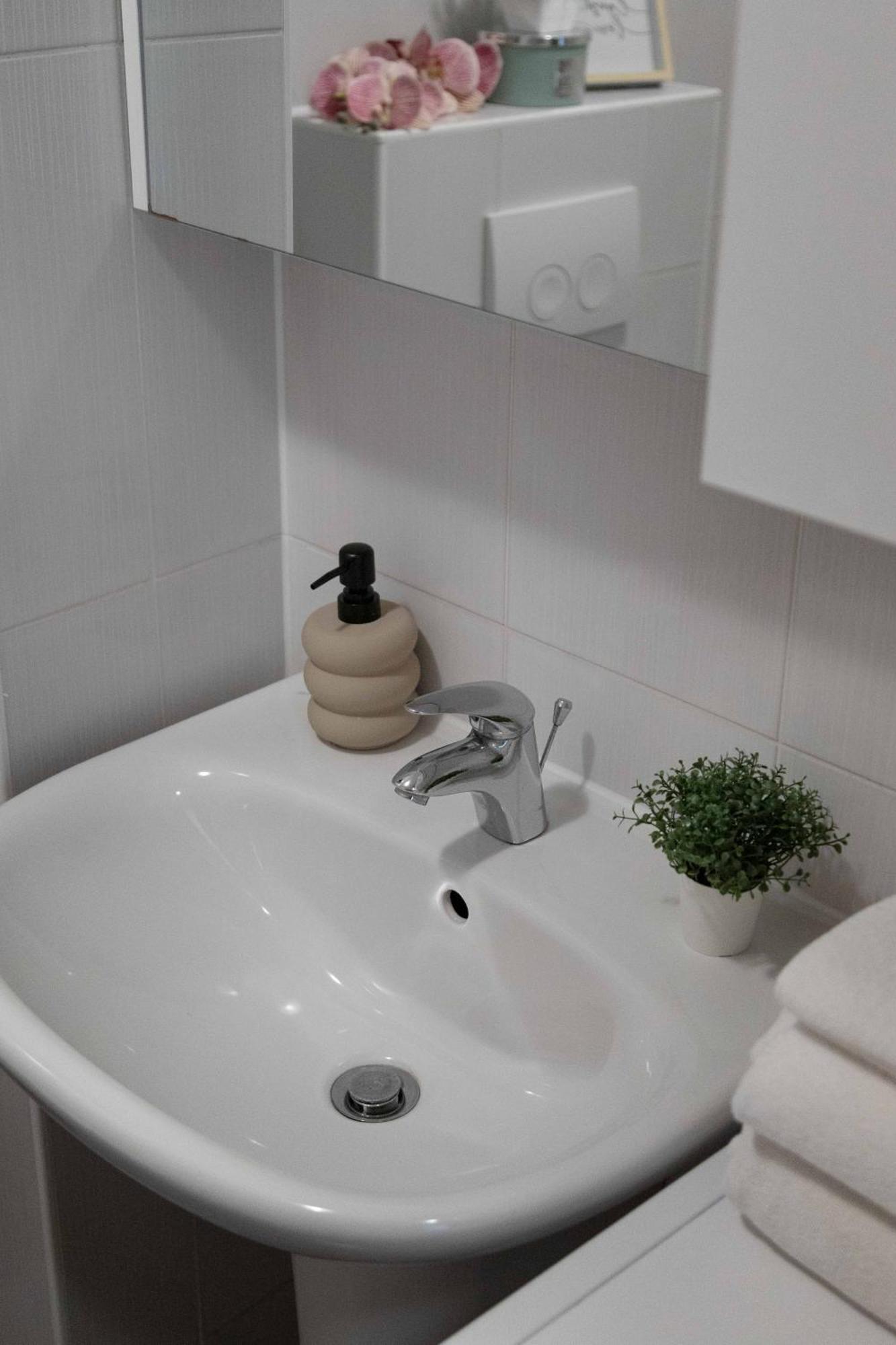Sunny 1Bdr With Balcony & Parking Appartement Zagreb Buitenkant foto